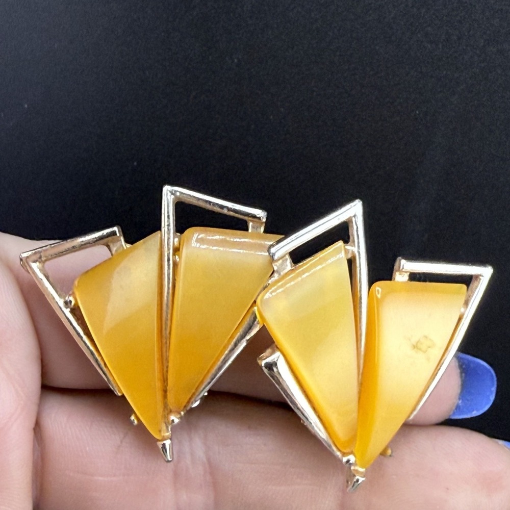 Vintage Thermoset Clip On Earrings‎ Yellow ART Gold Tone MCM